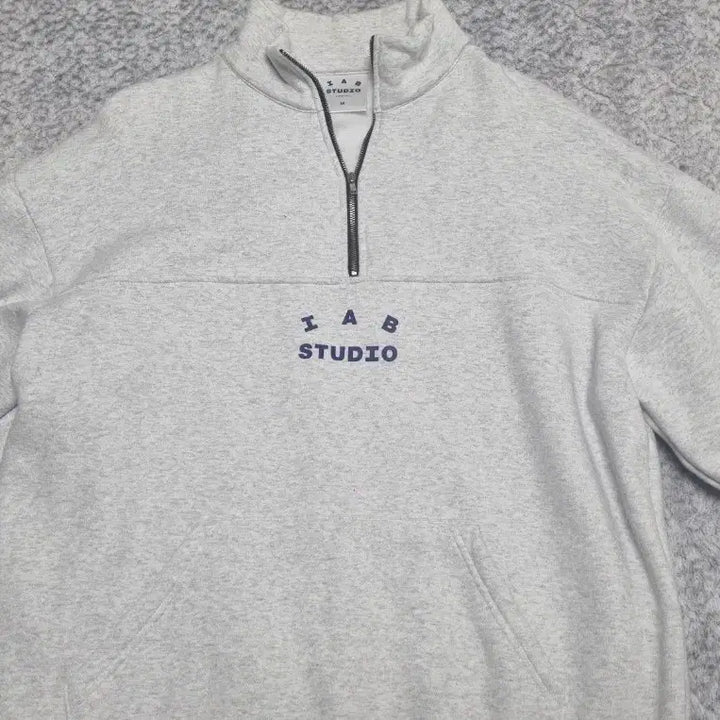 [BUNJANG] Iab Studio Half Zip-Up Sweatshirt Grey / 아이앱 스튜디오 하프집업 맨투맨 그레이