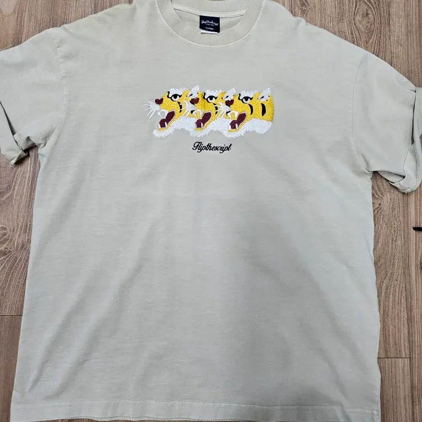 [BUNJANG] Flip the Script Tiger Embroidered T-Shirt / flip the script tiger 반팔