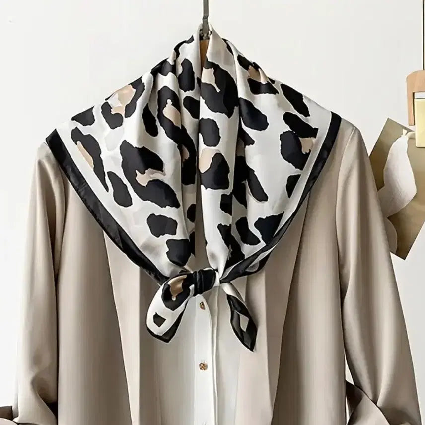 [BUNJANG] Leopard Pattern Square Scarf / 레오파드 패턴 스퀘어 스카프(새상품)