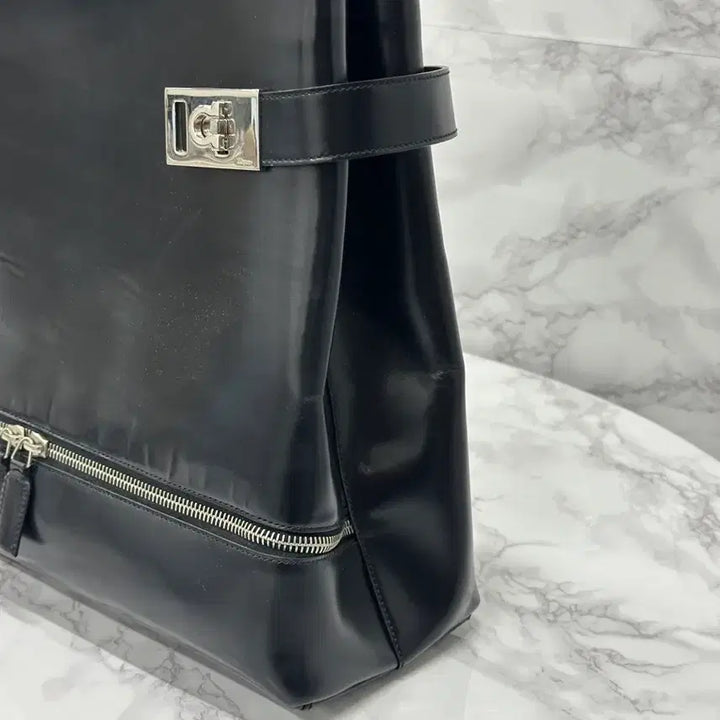 [BUNJANG] Salvatore Ferragamo Gancini Leather Handbag / [제품택 본품 구성] 페레가모 간치니 레더 핸드백