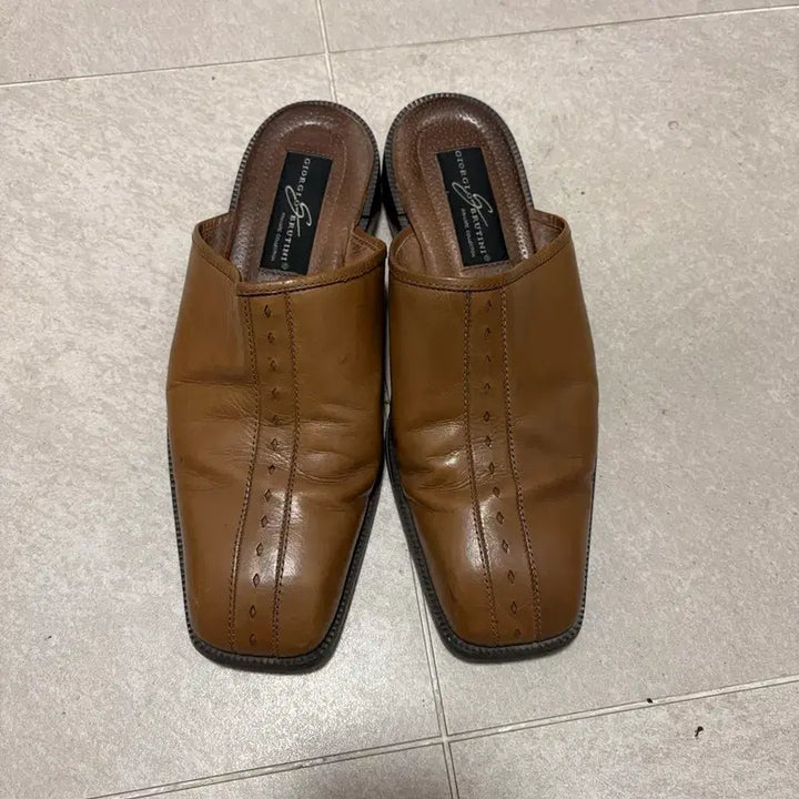 [BUNJANG] Vintage Leather Mule Shoes (270 Size) / 빈티지 레더 뮬 270사이즈 쿠반