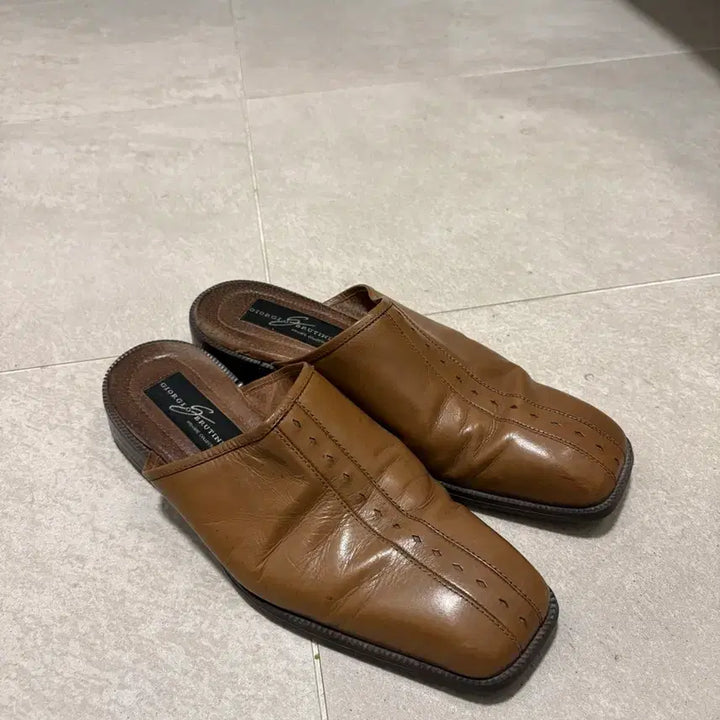 [BUNJANG] Vintage Leather Mule Shoes (270 Size) / 빈티지 레더 뮬 270사이즈 쿠반