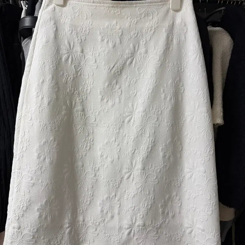 [SOLD OUT] 크렘므 하객룩 베이드 자가드 스커트 s