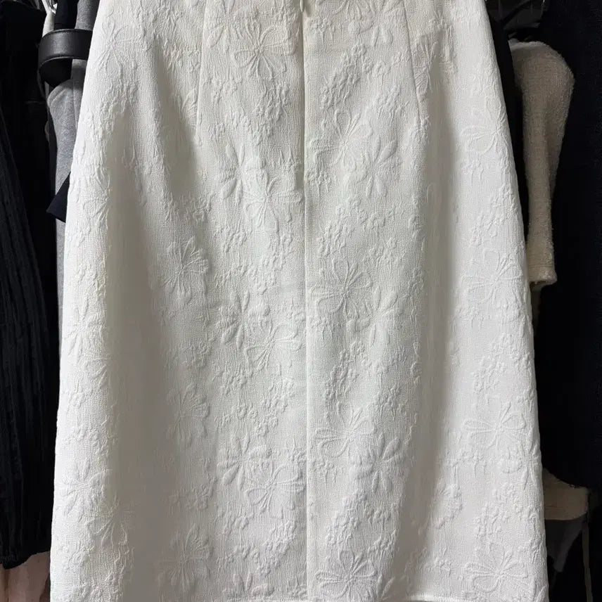 [SOLD OUT] 크렘므 하객룩 베이드 자가드 스커트 s