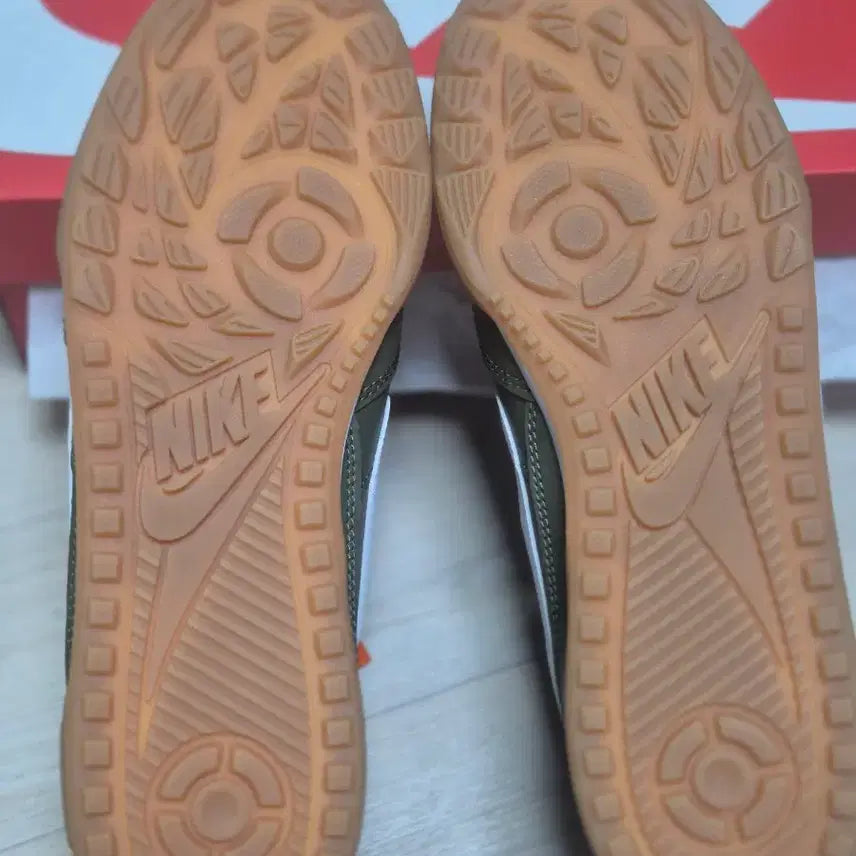 [BUNJANG] Nike Terra Manta Khaki Sneakers / 나이키 운동화 카키색 스니커즈