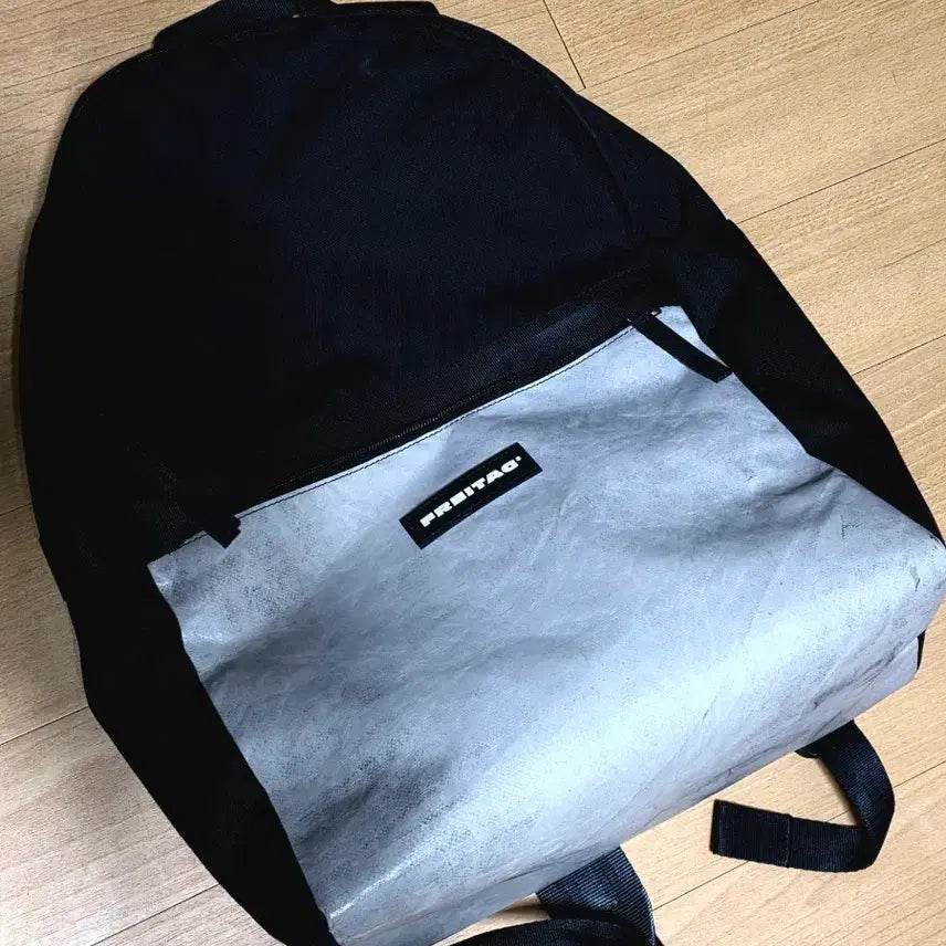 [BUNJANG] Freitag Malcolm Backpack Rare Black and Grey / 프라이탁 말콤 백팩 희귀 색깔 검흰 (약간 그레이끼가 도는 흰색) 판매