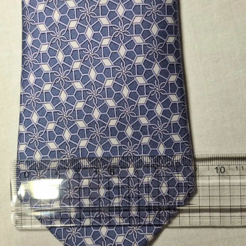 [BUNJANG] Hermès Blue Gray Hexagonal Diamond Pattern Silk Tie / 에르메스 블루그레이 육각격자 다이아패턴 실크 넥타이