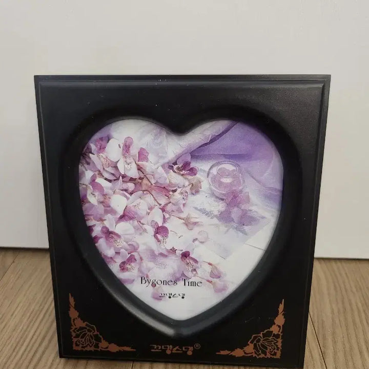 [SOLD OUT] ((고전)) 90년대 꼬망스망 하트 액자