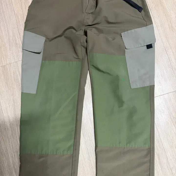[BUNJANG] Critic Nylon Pants / 크리틱 나일론 바지