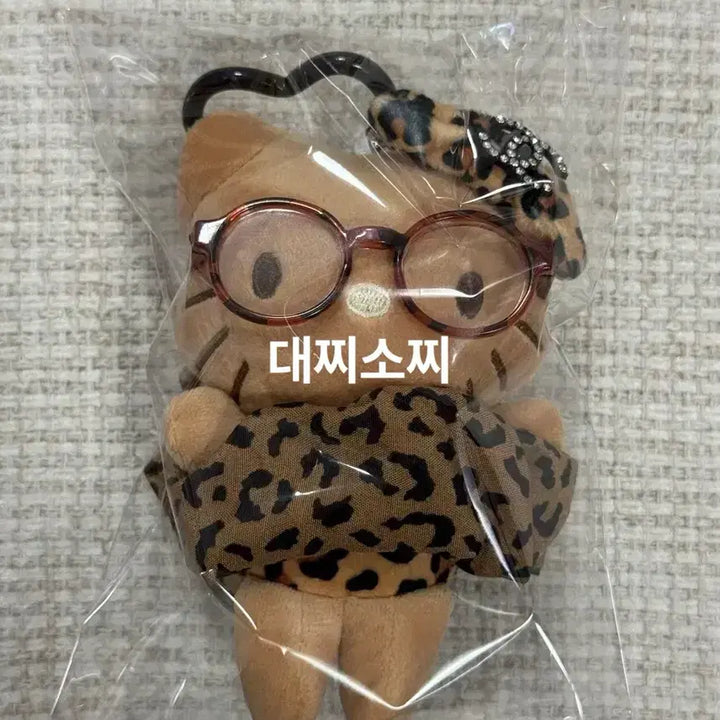 [SOLD OUT] 레오파드 태닝키티 키링