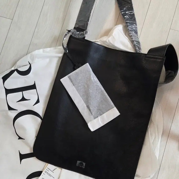 [BUNJANG] RECTO Black Leather Shoulder Bag / [새상품] 렉토 블랙 가죽 숄더백 남여공용
