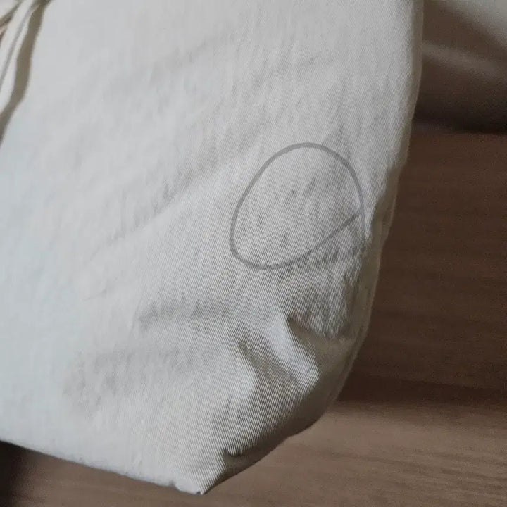 [BUNJANG] Usendy Mellow Padded Tote Bag (Ivory) / 유센디 멜로우 패딩 토트백 아이보리(정가6.2)