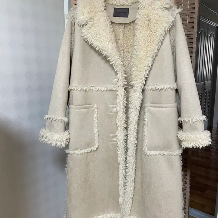 [BUNJANG] FromWhere Oversized Shearling Coat Beige / FromWhere 무스탕코트 / 오버사이즈 코트 베이지