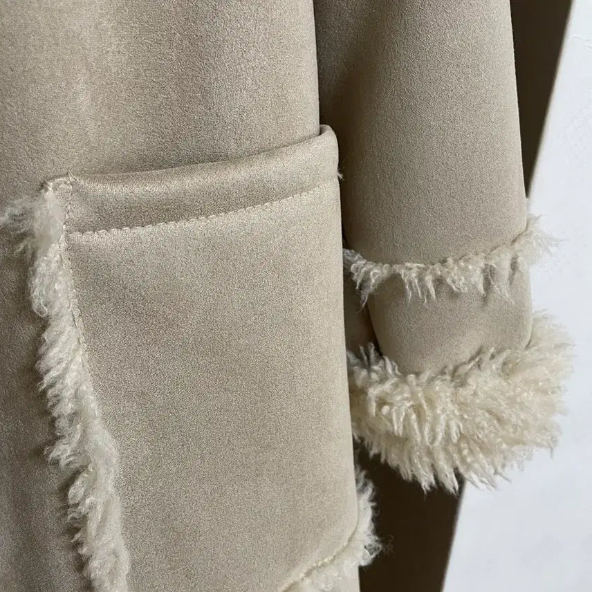 [BUNJANG] FromWhere Oversized Shearling Coat Beige / FromWhere 무스탕코트 / 오버사이즈 코트 베이지