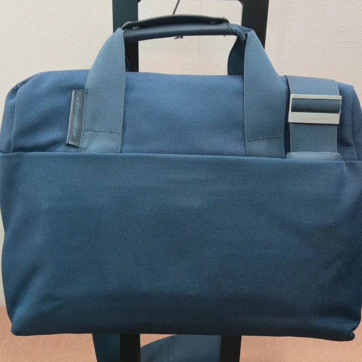 [BUNJANG] Mandarinaduck Navy Fabric Laptop Briefcase / 만다리나덕 네이비 컬러 패브릭 노트북 브리프케이스