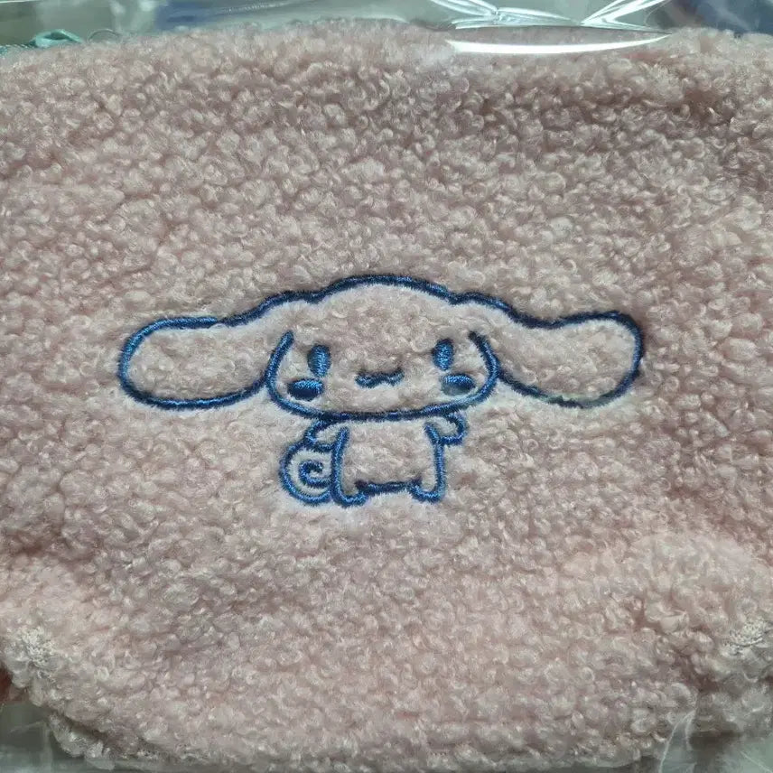 [BUNJANG] Sanrio Fluffy Pouch / 산리오 복실복실 뽀글이 파우치 보세요