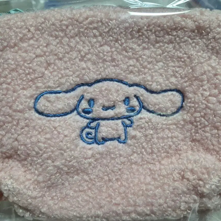 [BUNJANG] Sanrio Fluffy Pouch / 산리오 복실복실 뽀글이 파우치 보세요