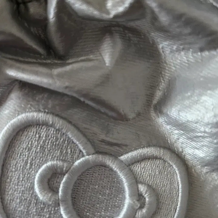 [BUNJANG] Joseph &amp; Stacey Hello Kitty Drawstring Crossbody Bag Silver / 조셉앤스테이시 헬로키티 드로우스트링 크로스백 실버 복조리