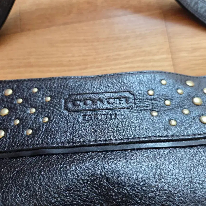 [BUNJANG] Coach Black Studded Shoulder Bag with Crossbody Strap / 코치 블랙 스터드 숄더백 (크로스끈 포함)