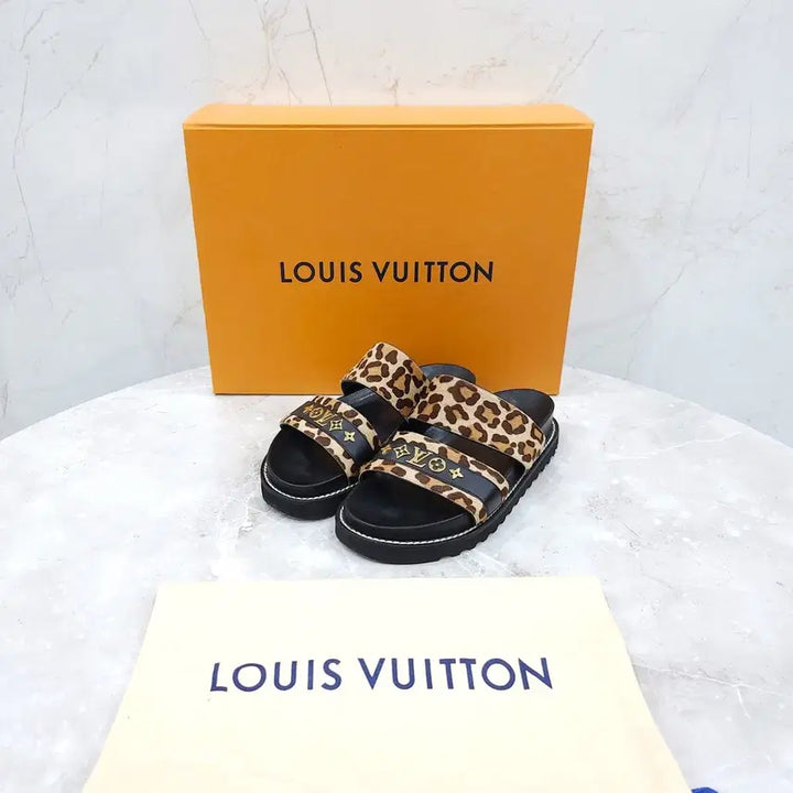 [BUNJANG] Louis Vuitton Leopard Comfort Mule Slippers / 37 / 루이비통 LV 레오파드 컴포트 뮬 슬리퍼