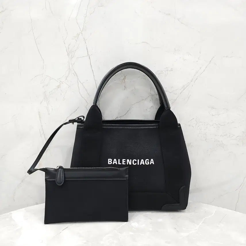 [SOLD OUT] 발렌시아가 블랙 로고 카바스 탑핸들 토트백 XS 390346