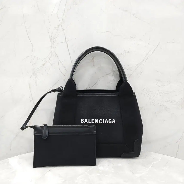 [SOLD OUT] 발렌시아가 블랙 로고 카바스 탑핸들 토트백 XS 390346