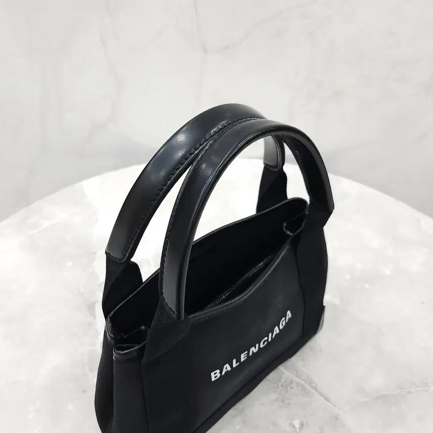 [SOLD OUT] 발렌시아가 블랙 로고 카바스 탑핸들 토트백 XS 390346