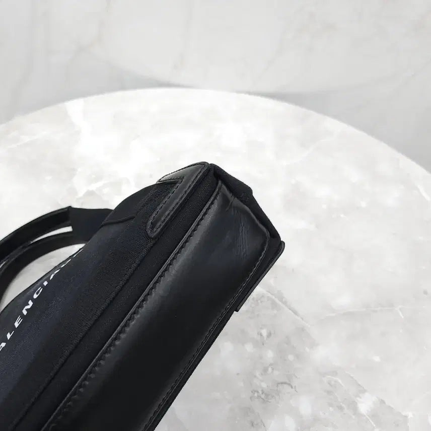 [SOLD OUT] 발렌시아가 블랙 로고 카바스 탑핸들 토트백 XS 390346