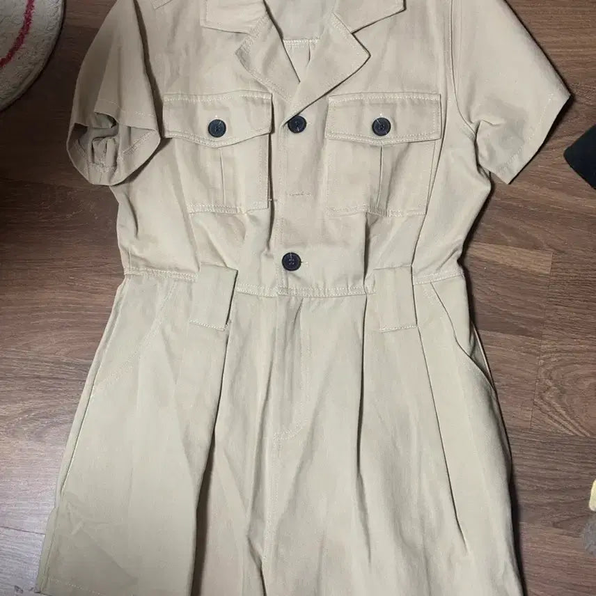 [SOLD OUT] 베이지색 반팔 카라 점프수트