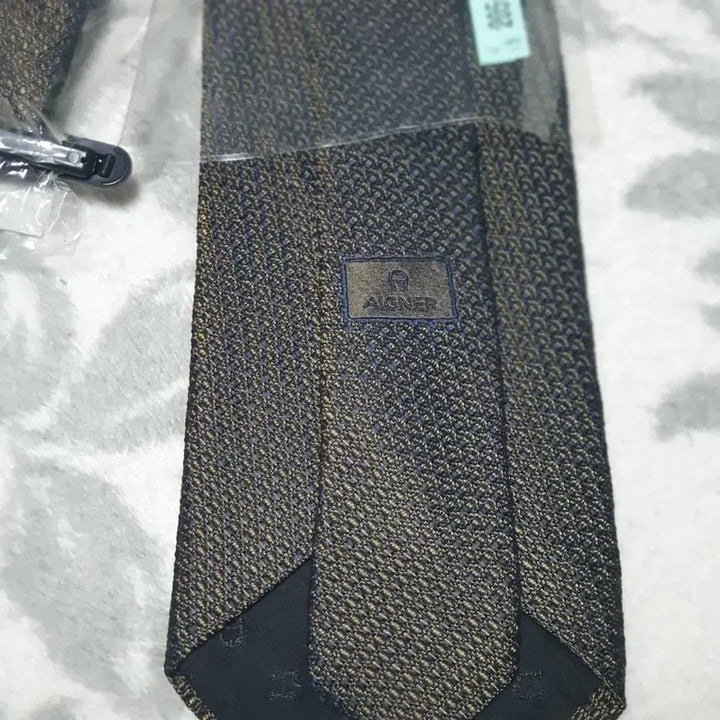 [BUNJANG] Aigner Navy Gold Pattern Tie / 아이그너 네이비 골드 패턴 넥타이