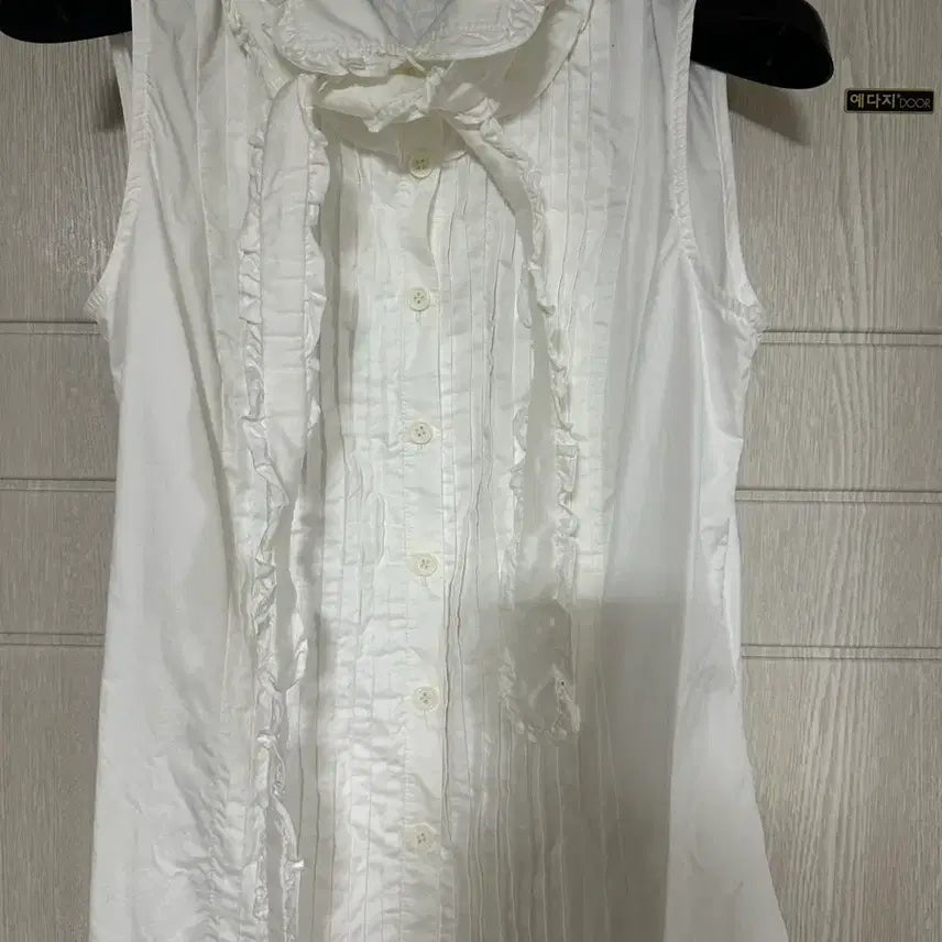 [BUNJANG] JINAKIM Frill Blouse / JINAKIM의 프릴 블라우스