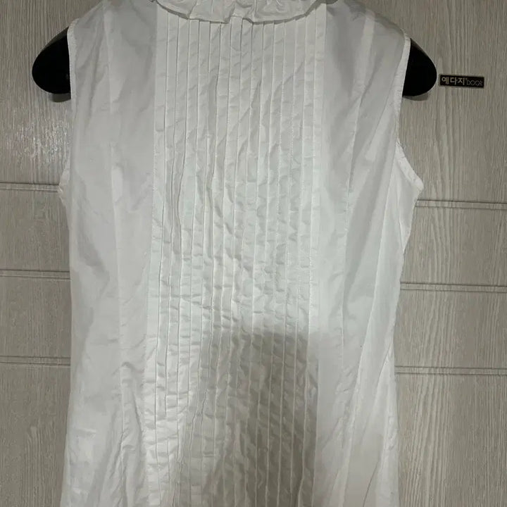 [BUNJANG] JINAKIM Frill Blouse / JINAKIM의 프릴 블라우스