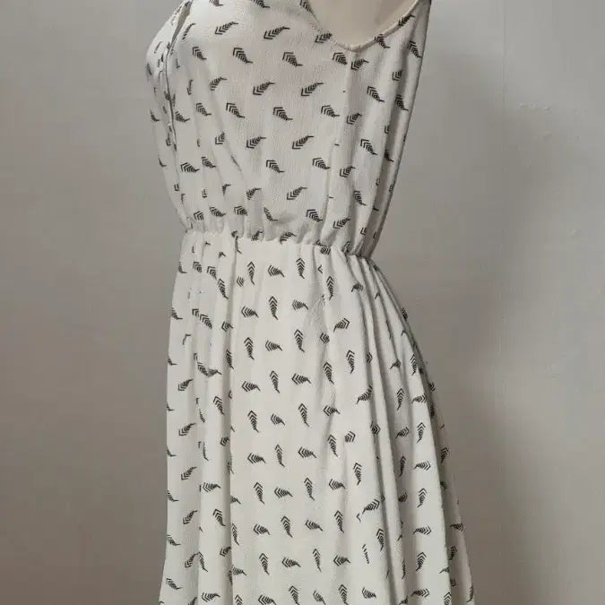 [BUNJANG] White Leaf Pattern Sleeveless Midi Dress / 화이트 잎사귀 패턴 민소매 원피스 op8