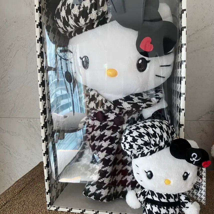 [BUNJANG] Sanrio Hello Kitty Houndstooth Check Large Doll / 산리오 헬로키티 하운즈투스 체크 대형 인형