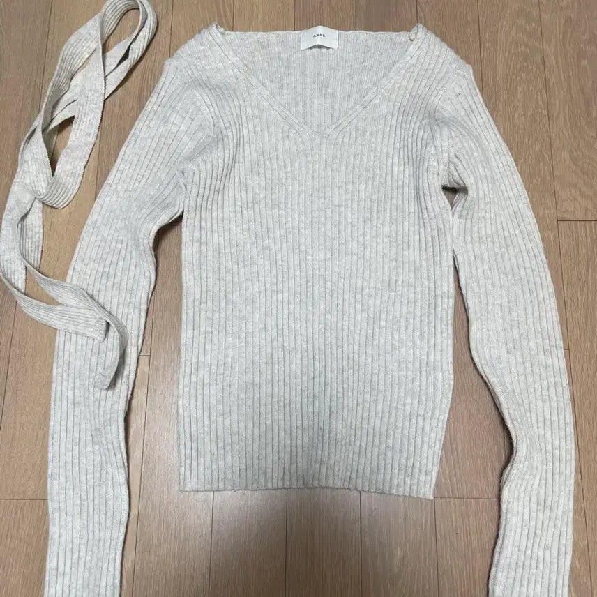 [BUNJANG] Autumn V-Neck Scarf Ribbed Knit Sweater / 떨이)어텀 브이넥 스카프 골지 니트