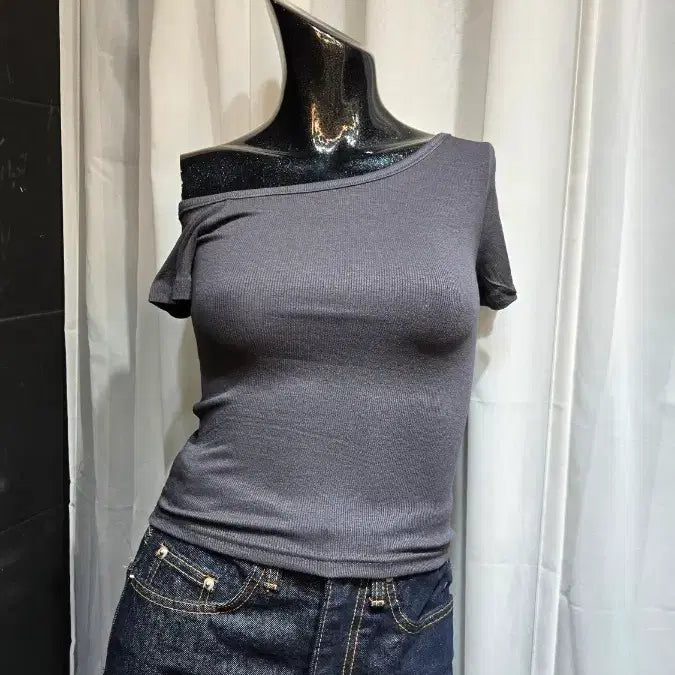 [BUNJANG] Charcoal Off-Shoulder Ribbed Short Sleeve Top / 차콜 한쪽 오프숄드 골지 쇼트 반팔
