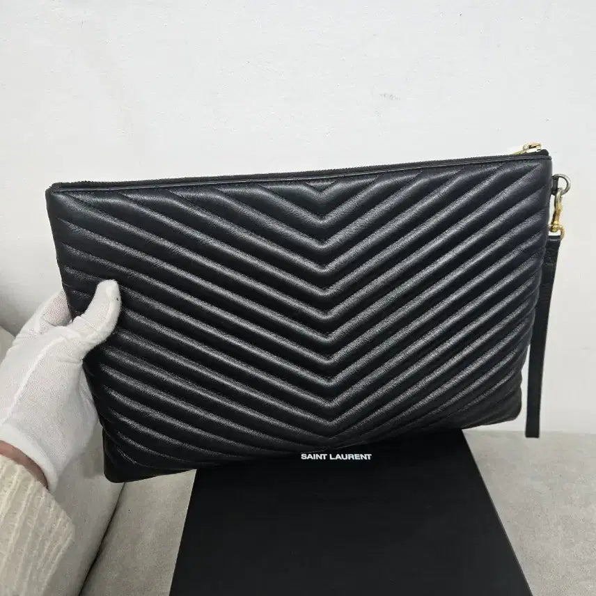 [BUNJANG] Saint Laurent Matelassé Clutch Large / [보증서 정품] 입생로랑 마틀라세 클러치 라지