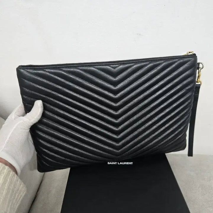 [BUNJANG] Saint Laurent Matelassé Clutch Large / [보증서 정품] 입생로랑 마틀라세 클러치 라지