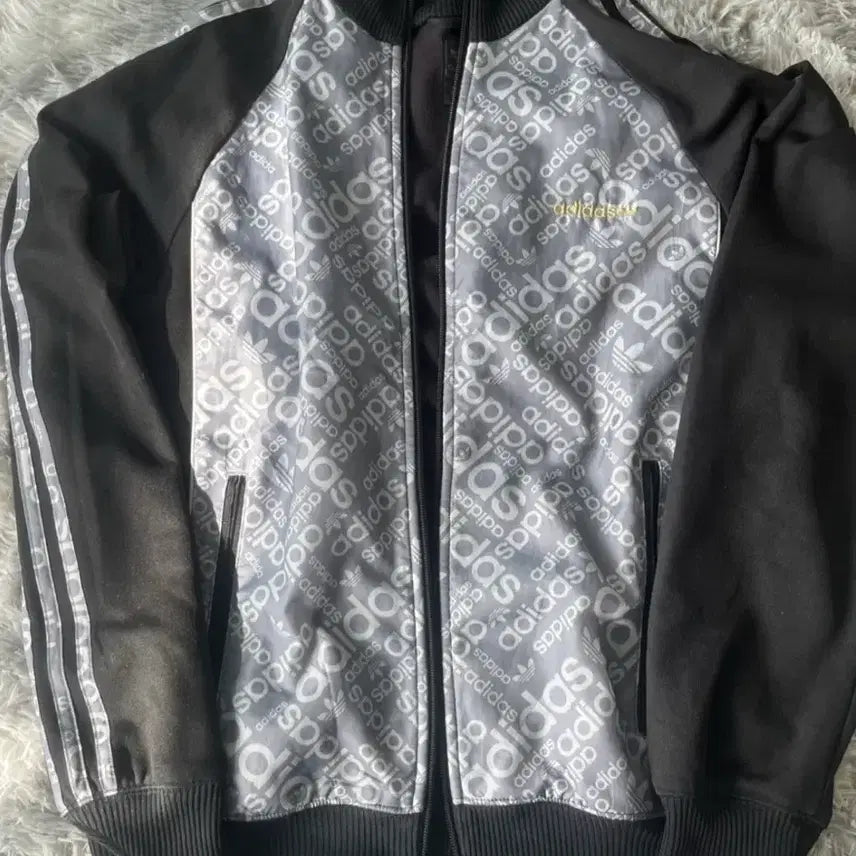 [BUNJANG] Adidas Old School Logo Pattern Track Top / 아디다스 올드스쿨 로고 패턴 트랙탑