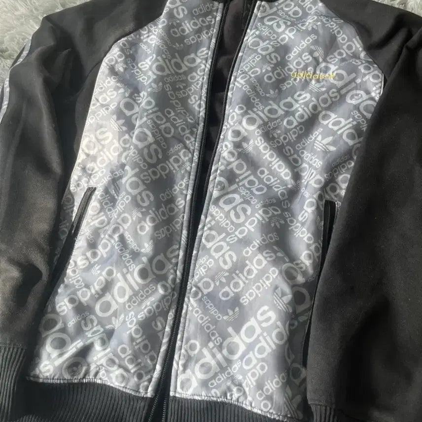 [BUNJANG] Adidas Old School Logo Pattern Track Top / 아디다스 올드스쿨 로고 패턴 트랙탑
