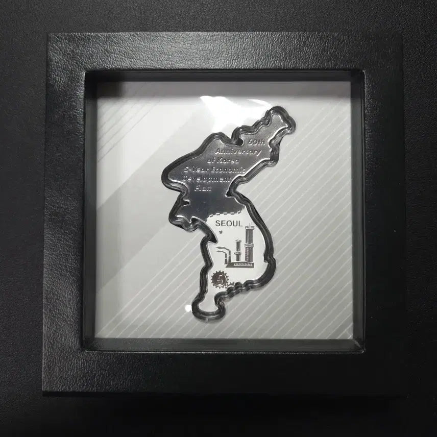 [BUNJANG] Limited Edition 2022 Cameroon Economic Development Silver Coin - Korean Peninsula Map Shape / 600개한정판 2022년 카메룬 경제개발 한반도지도모양은화 수집용