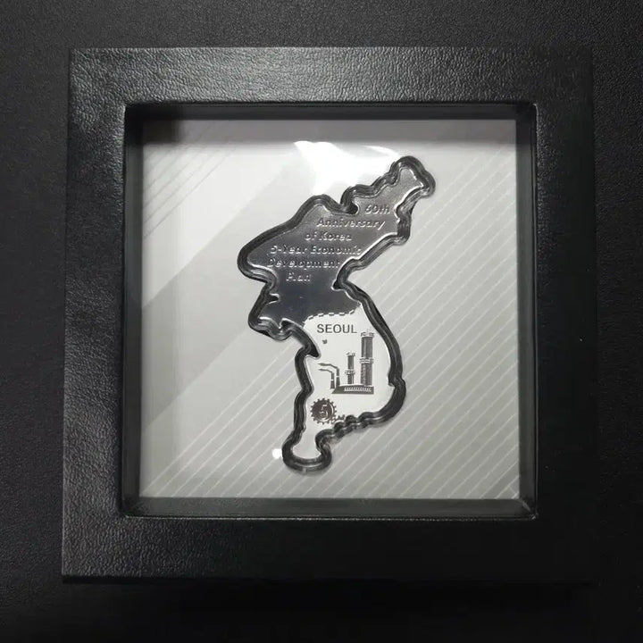 [BUNJANG] Limited Edition 2022 Cameroon Economic Development Silver Coin - Korean Peninsula Map Shape / 600개한정판 2022년 카메룬 경제개발 한반도지도모양은화 수집용