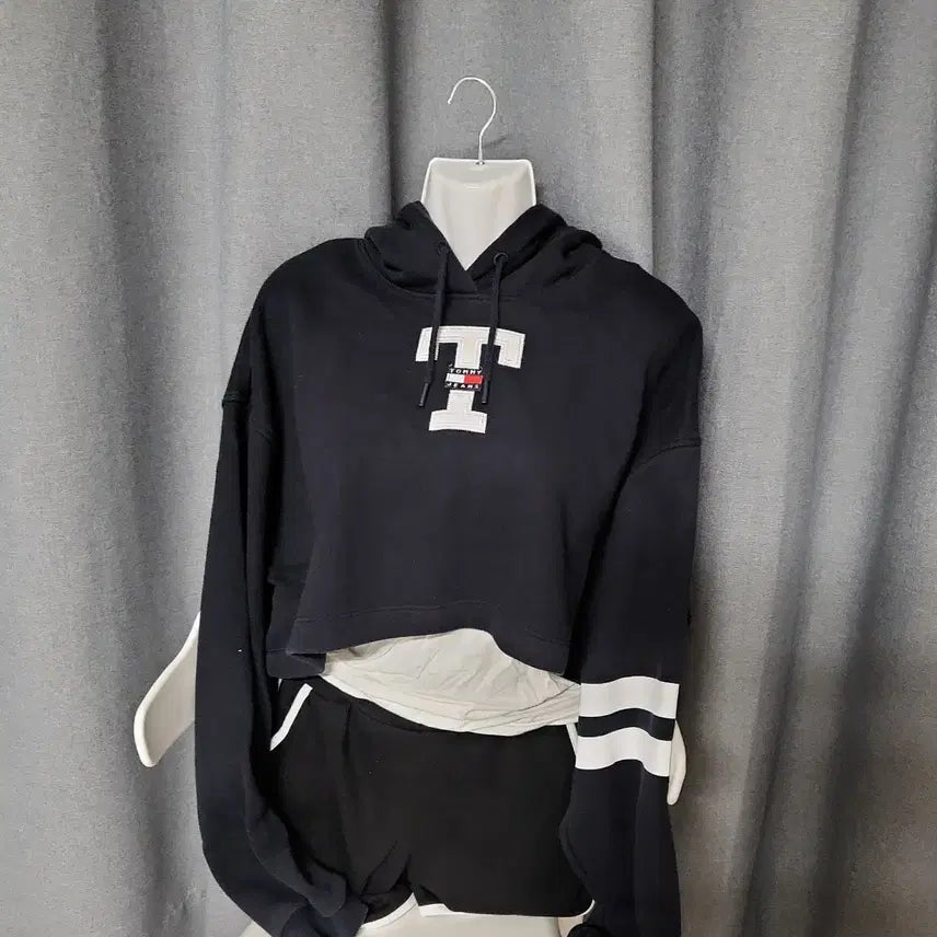 [BUNJANG] Tommy Hilfiger Cropped Hoodie / 타미 크롭후드티