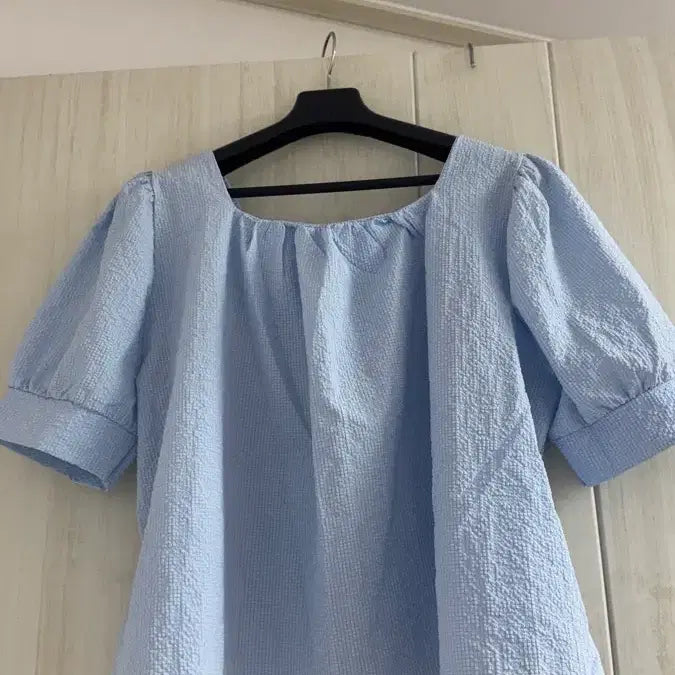 [BUNJANG] Sky Blue Puff Sleeve Blouse / 하늘색 퍼프 블라우스 반팔