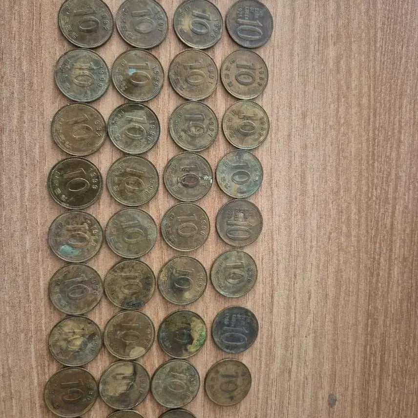 [BUNJANG] Vintage 10 Won Copper Coin Set / 옛날  10원 구리 동전 39개
