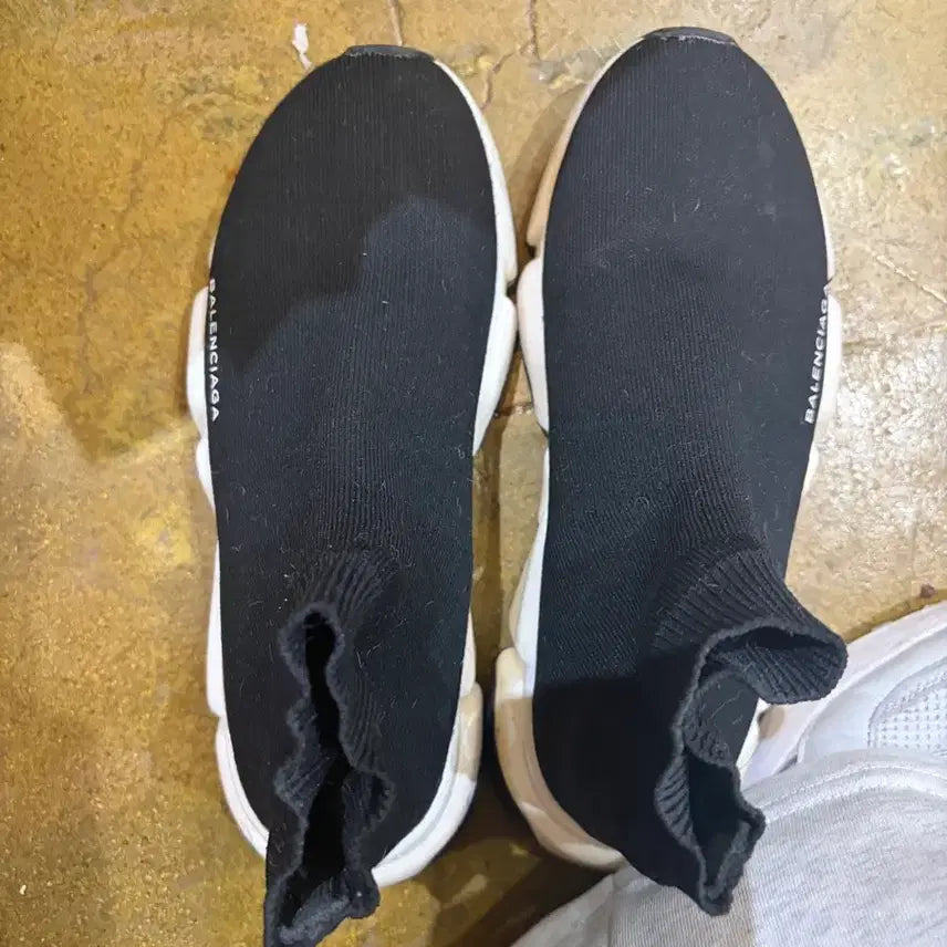 [BUNJANG] Balenciaga Speedrunner Black Sneakers / 발렌시아가 스피드러너 블랙 운동화