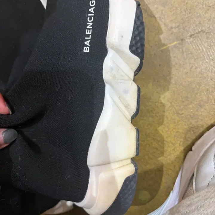 [BUNJANG] Balenciaga Speedrunner Black Sneakers / 발렌시아가 스피드러너 블랙 운동화