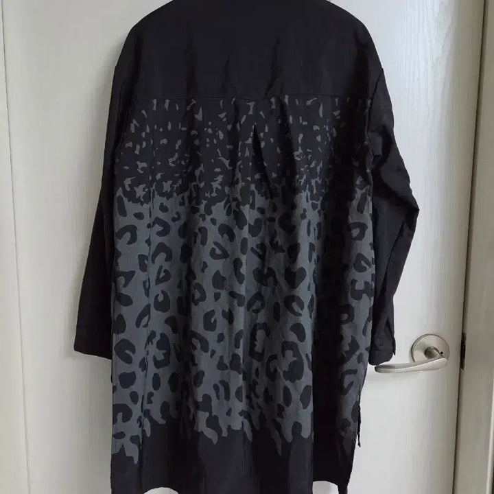 [BUNJANG] Lie Sang Bong Black Leopard Long Shirt / 새거 이상봉 디자이너 블랙 레오파드 롱 셔츠