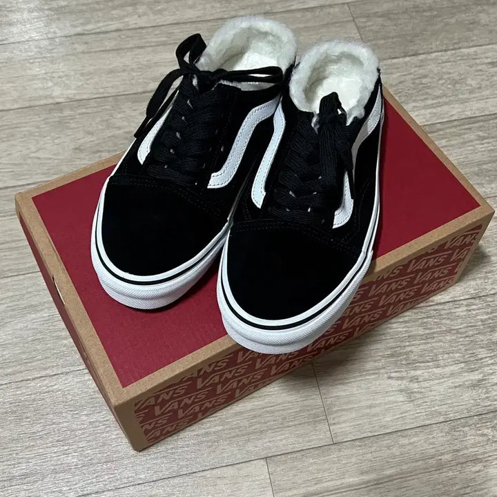 [BUNJANG] Vans Old Skool Mule Winter Fur Sneakers / 반스 올드스쿨 뮬 겨울털운동화 225 새상품