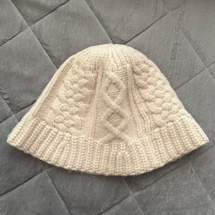 [BUNJANG] 8 Seconds Cable Knit Bucket Hat / 에잇세컨즈 꽈배기 니트 버킷햇